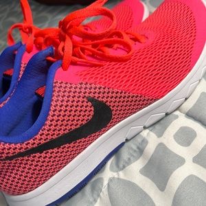 New Nike flex experience size 8 pink athletic tennis shoe sneaker